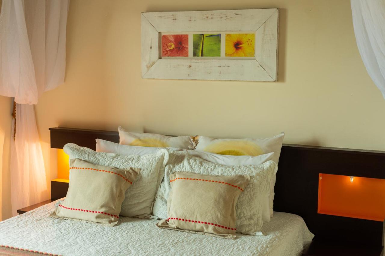 Olhos Verdes Guest House Bombinhas Bagian luar foto