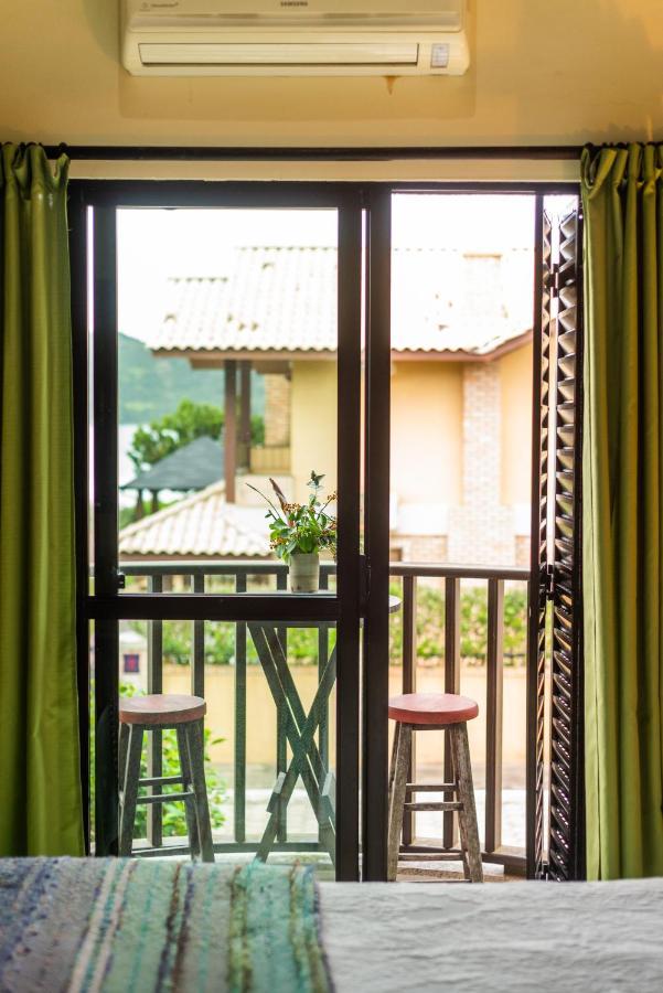Olhos Verdes Guest House Bombinhas Bagian luar foto